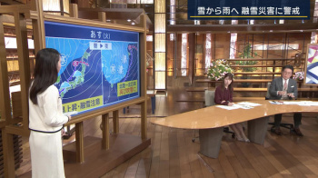 「報ステ」お天気お姉さん　白いスカートのお尻に、また下着のラインが浮き出る！！【GIF動画あり】の画像