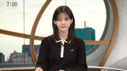 中原みなみアナ　ニットの豊乳！！の画像