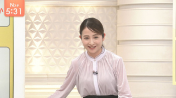 日比麻音子アナ　透けた衣装で胸元強調！！【GIF動画あり】の画像