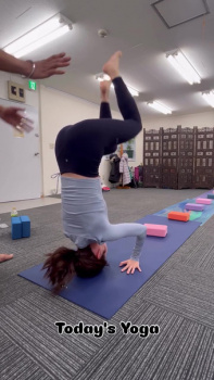 滝菜月アナ　ヨガで胸チラ、お尻とブラ線もくっきり！！【GIF動画あり】の画像