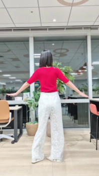 海老原優香アナ　お尻に白い下着が透けてしまう！！【GIF動画あり】の画像