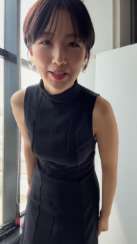 東留伽アナ　セクシーインスタライブ、脇からブラチラ！！【GIF動画あり】の画像