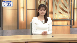 森山みなみアナ　胸元強調衣装！！の画像