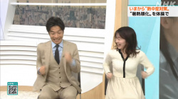 安藤結衣アナ　ニットで激しく胸を揺らす！！【GIF動画あり】の画像