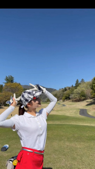 安藤萌々アナ　ミニスカゴルフ！！【GIF動画あり】の画像