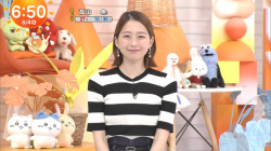 小室瑛莉子アナ　ニットで胸元強調！！の画像