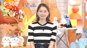 小室瑛莉子アナ　ニットで胸元強調！！の画像