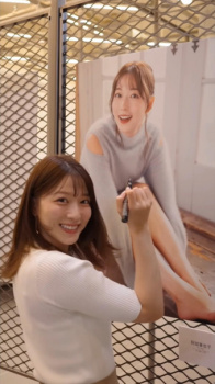 阿部華也子アナ　ピタピタニットに透けるインナーとブラ線！！【GIF動画あり】の画像