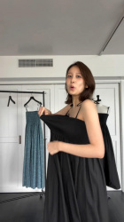 良原安美アナ　ノースリの胸元を引っ張って開く！！【GIF動画あり】の画像