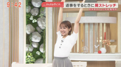 松岡朱里アナ　ニットのセクシーストレッチ！！【GIF動画あり】の画像