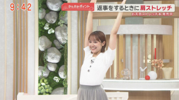 松岡朱里アナ　ニットのセクシーストレッチ！！【GIF動画あり】の画像