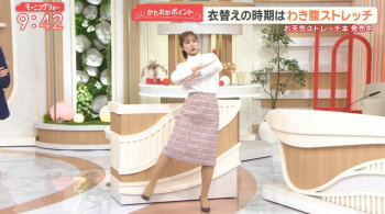 【画像】松岡朱里アナ　エクササイズの横乳と腰回り！！【GIF動画あり】の画像