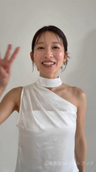 【画像】山本里菜アナ　セクシーノースリーブ脇！！【GIF動画あり】の画像