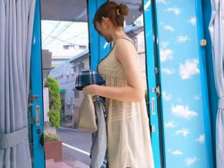 [MM号]【マジックミラー号】美麗パイパンの奥様を人妻ナンパ！マイクロビキニ着用…デカマラ男性がゴム無しの中出しｗ【寝取られ素人】の画像