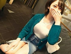 [中出し]【人妻デリヘル嬢】笑顔が可愛い！ショートカットのデリ奥様はエロ爆乳『ダメ…イクう♡』フェラも騎乗位も極上ハメ撮りセックスの画像