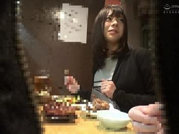 [人妻]『主人のワガママに付き合いきれなくて…』居酒屋で1人飲みしてる可愛い奥様と強引に相席シテ…口説いて自宅連れ込み寝取りハメの画像