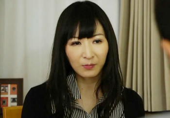【神乳・美魔女ママ】「いいわよ…♡」脱がすと凄い！スレンダーくびれ巨乳おっぱいの清楚美人な人妻熟女おばさんの近親相姦！の画像