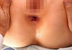 【素人ナンパｘアナル責め】「見ないでぇ♡」スレンダー巨乳おっぱいの清楚美人なナースさんに触診と称してイキ潮お漏らしH！の画像