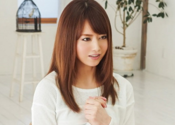 《吉沢明歩》「気持ちいいです♡♡」スレンダー巨乳おっぱいの可愛いギャルとイチャラブSEX！妖しく乱れるお姉さんの画像