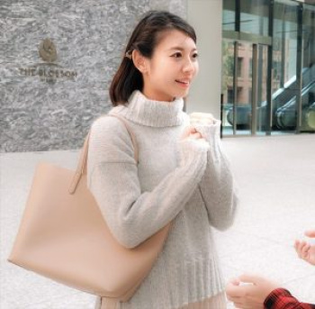 ナンパ師の舌にメス堕ちし中出しで犯される産後処女の美人人妻の画像