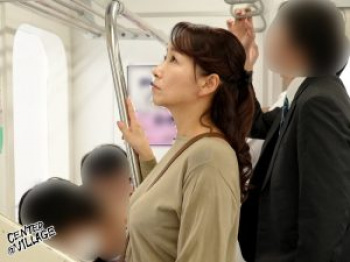「私が痴●に遭うなんて…」痴●師のテクに快楽堕ちし中出しで廻される巨乳熟女の画像