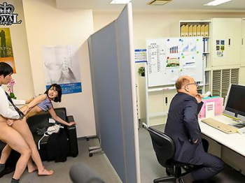 【倉本すみれ】職場の同僚に見つからずに情熱的な愛撫を堪能し禁断ファックでマンコにザーメンドピュッｗｗｗの画像
