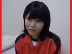 【素人】 テニス部の貧乳美形●学生。赤ジャージ姿でナイショ！の援助交際♪の画像