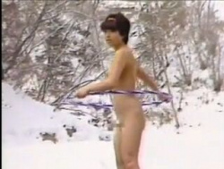 【レトロ映像】 謎すぎるエロイメビ「つぼみが雪に触れた時」。色々とヤバい。の画像