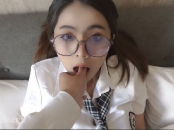 【JK】 眼鏡無毛巨乳美形の娘。継父にオナニーがバレて、性的制裁を受ける。の画像