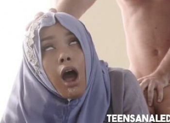 【衝撃映像】 SEXも知らなそうなイスラム教徒の10代女子。アナル掘られてすごい顔に・・・！の画像