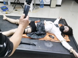 【素人JK】 拘束して動けない女子高生を嬲りまくる動画集。新たな性癖への目覚め！の画像