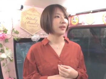 【MM便】ショートカット美人な三十路美魔女美女人妻が恥じらい公開オナニー体験‼なし崩し不倫セックスで美尻にぶっかけ射精‼の画像
