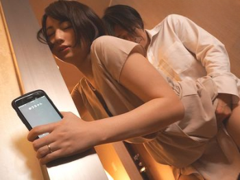 『先輩…酔ってるんですか…』同窓会に出席し連絡が取れない美女人妻…夫の電話も虚しく他人棒でエロ不倫SEX【同窓会NTR】の画像