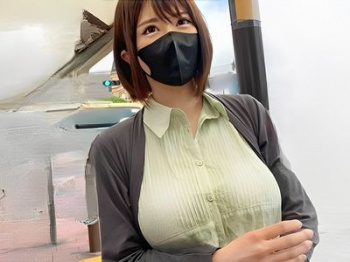 『Jカップです…』服の上からでも分かる着衣巨乳美女とプールへ！水着に着替えホテルで爆乳おっぱい味わうエロ企画【素人ナンパ】の画像