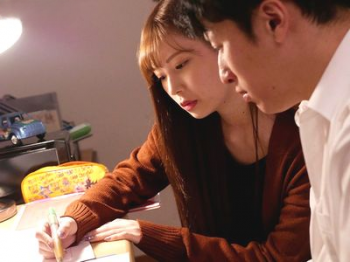 家庭教師をしてくれる美人従姉妹に異常執着し無理矢理ハメ⁉顔射ぶっかけ＆フェラ抜き口内射精で性の捌け口となり…【エロドラマ】の画像
