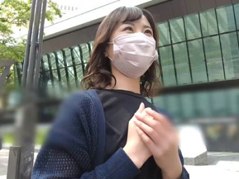 【熟女ナンパ】真面目そうな四十路素人奥さんを捕まえ巧みにハメるエロ企画！清楚に見える浮気奥様が生ハメ中出しする不倫SEX！の画像