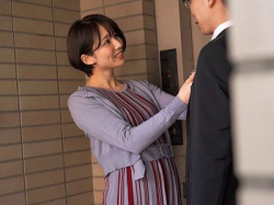 『もう…やめて…』出張で旦那不在の自宅に押し入るエロ鬼畜レ●プ魔…無理矢理ハメで無許可中出しされる清楚奥さん【人妻NTR】の画像