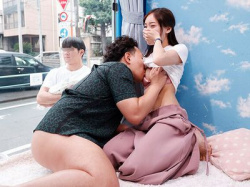 夫婦ナンパ企画で美女人妻に巨根男性が悩み相談⁉デカチン他人棒で精液中出しされた優しい子持ちママのエロ不倫NTRセックス!の画像