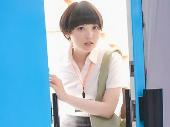 『私…陰キャですよ…』ショートカット美少女SOD女子社員が素人男性を逆ナンパしてミラー号連れ込みしSEXするエロ企画⁉の画像