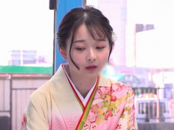 SEXしないと脱出できないマジックミラー号で美少女JDと大学教授先生が2人きり⁉大学生女子の袴脱がしセックスするエロ企画！の画像