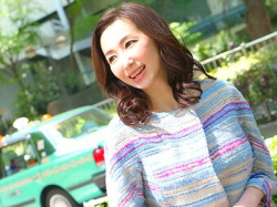 【熟女ナンパ】40代美魔女美女人妻をハメるエロ企画！爆乳おっぱい＆Tバック巨尻奥様が電マバイブ責めからエロ不倫セックス！の画像