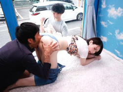 夫婦ナンパ企画で素人奥さんに巨根デカチン男が悩み相談！家族持ちでも素股騎乗位から膣内射精セックスする浮気妻の寝取りハメ！の画像