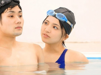 <競泳水着>水泳部のエロ先輩JKが発情しドS痴女な乳首舐め手コキで後輩を誘惑し強制中出しで羞恥なM男いじめ<フェラ抜き>の画像
