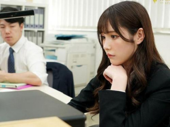 大切な恋人がいるのに…若いけど先輩美少女と相部屋で神展開『すごく硬くなってる…♡』美脚誘惑に我慢は不可能!の画像