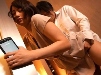 『もう帰らないと…あああッ♥』同窓会に行った妻に連絡しても既読がつかない!不倫SEXで寝取られ他人チンポでイキ狂う美人妻の画像