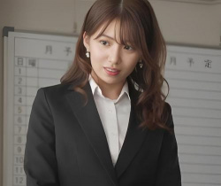 【人妻レ●プ】こんなに美人で可愛い若妻OLが…セクハラ上司に犯され中出しされるレ●プ動画！好き放題イタズラされて…＜エロの画像