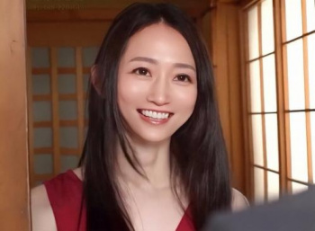 【人妻レ●プ】ずっと犯したかった清楚な美人妻を『中は…やめて…』強引セックスで羞恥イキする貧乳美熟女をザーメンだらけに…の画像