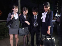 ドS痴女な先輩OLが”3”連続中出しの乱交ハーレムで大暴れ！泥酔状態の乳首舐め手コキで羞恥なM男いじめ♡＜デカ尻騎乗位＞の画像