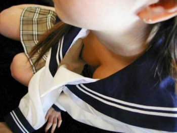 【画像】クラスの男子全員を勃起させた「授業中の女子高生」の姿がこちらwwwwwの画像