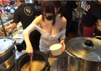 【動画】台湾屋台の看板娘(17)、おっぱいが生意気すぎるｗｗｗｗｗｗｗｗの画像